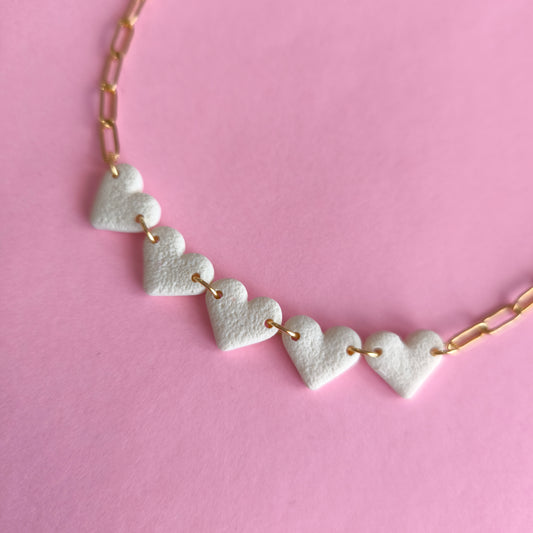 Collar artesanal en arcilla polimérica con relieve. Hipoalergenicos, livianos. Hechos en España. Stock limitado. Acero inoxidable.