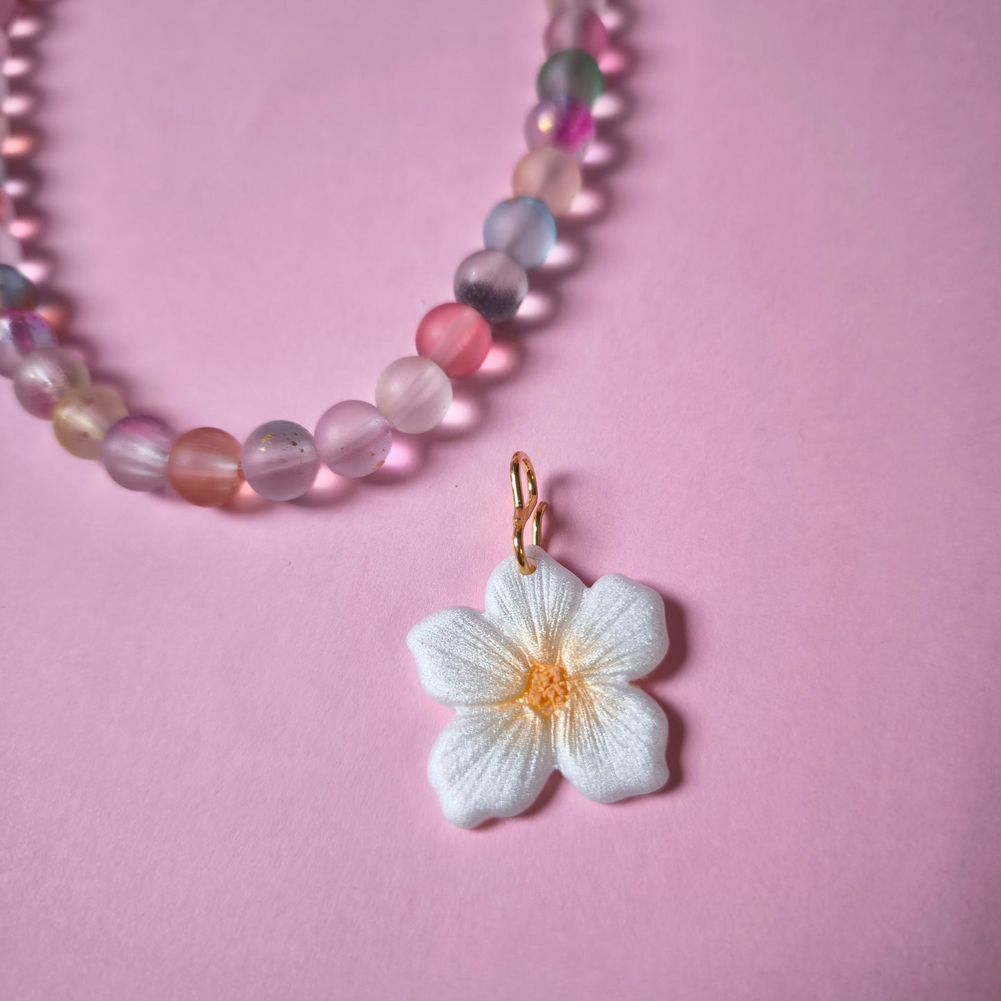 Collar flor Lupe cuentas vidrio color