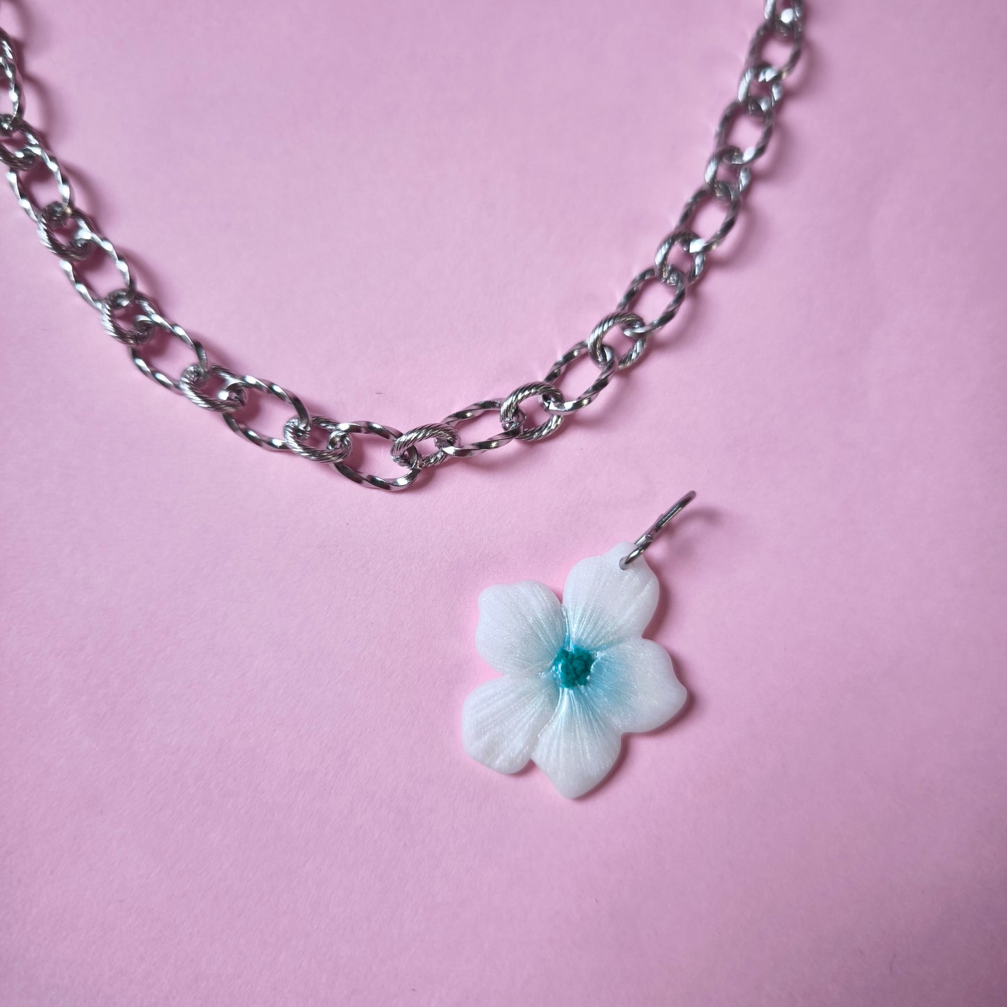 Charm Lupe blanco glitter y Rosa