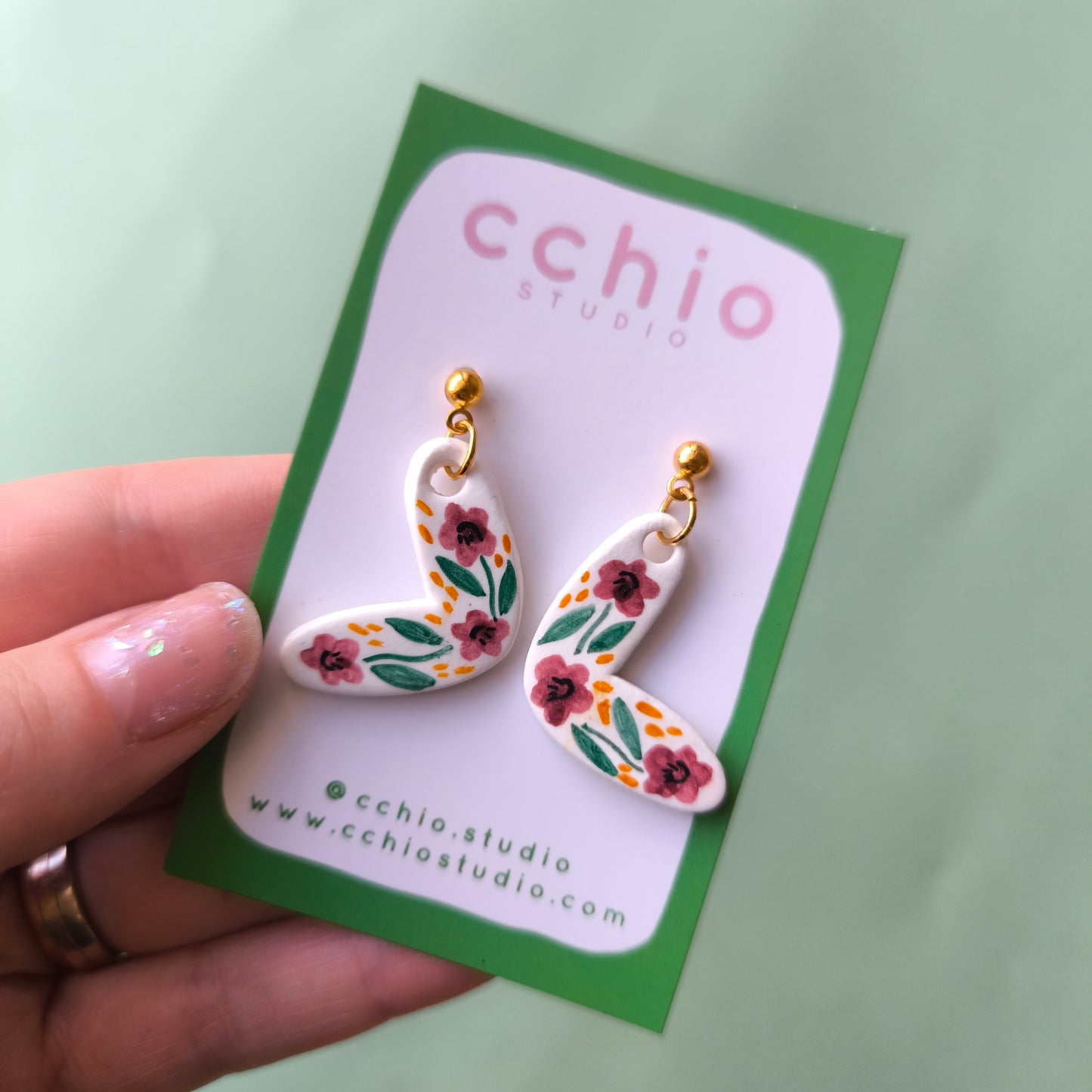 Pendientes pintados a mano corazón mix flores púrpura naranja y verde