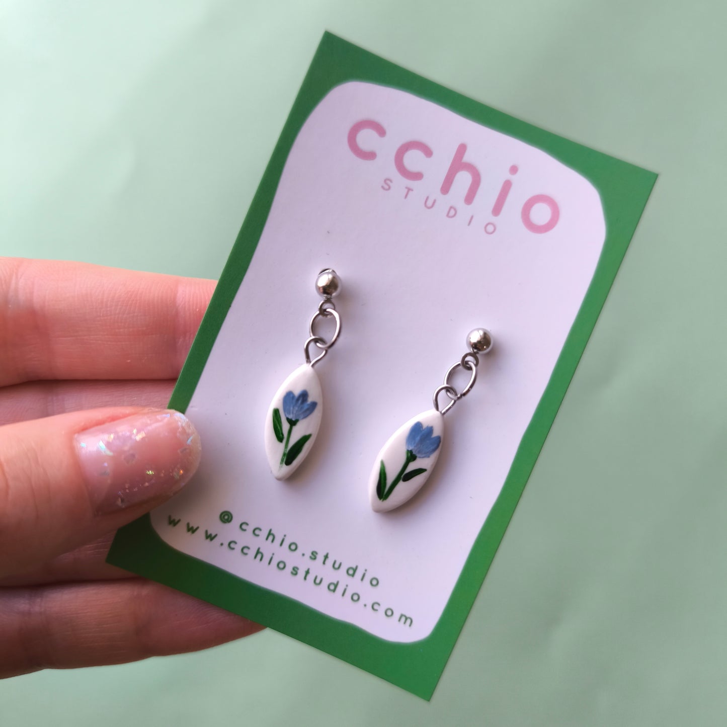 Pendientes pintados a mano rombo flor tulipán azul