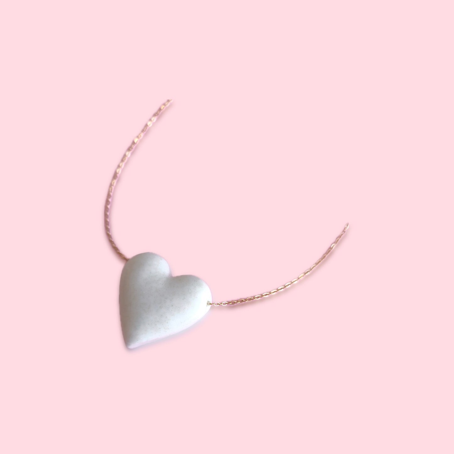 Collar Libi blanco con glitter dorado