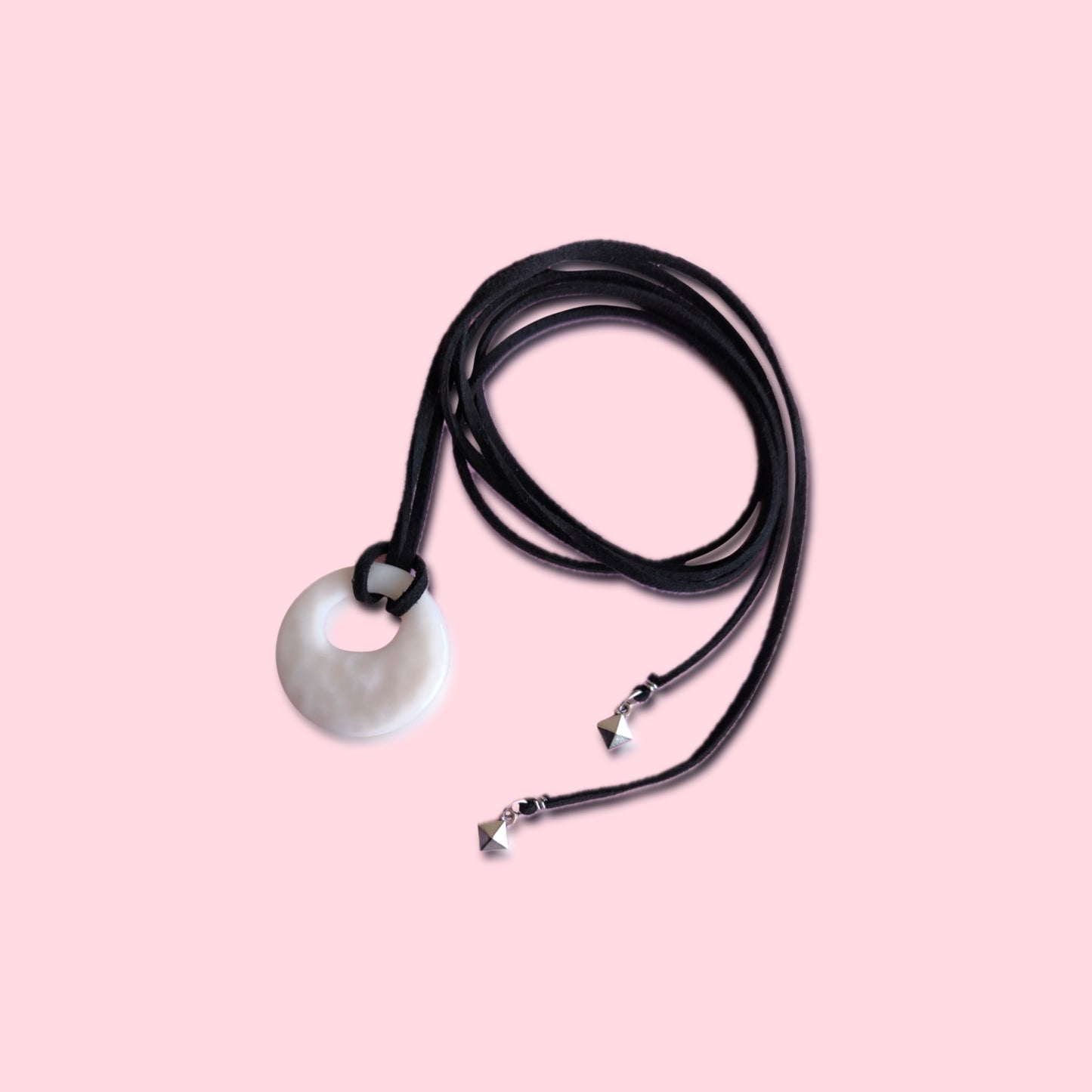 Collar Cordelia redondo martillado blanco