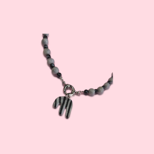 Collar Ona plateado y negro