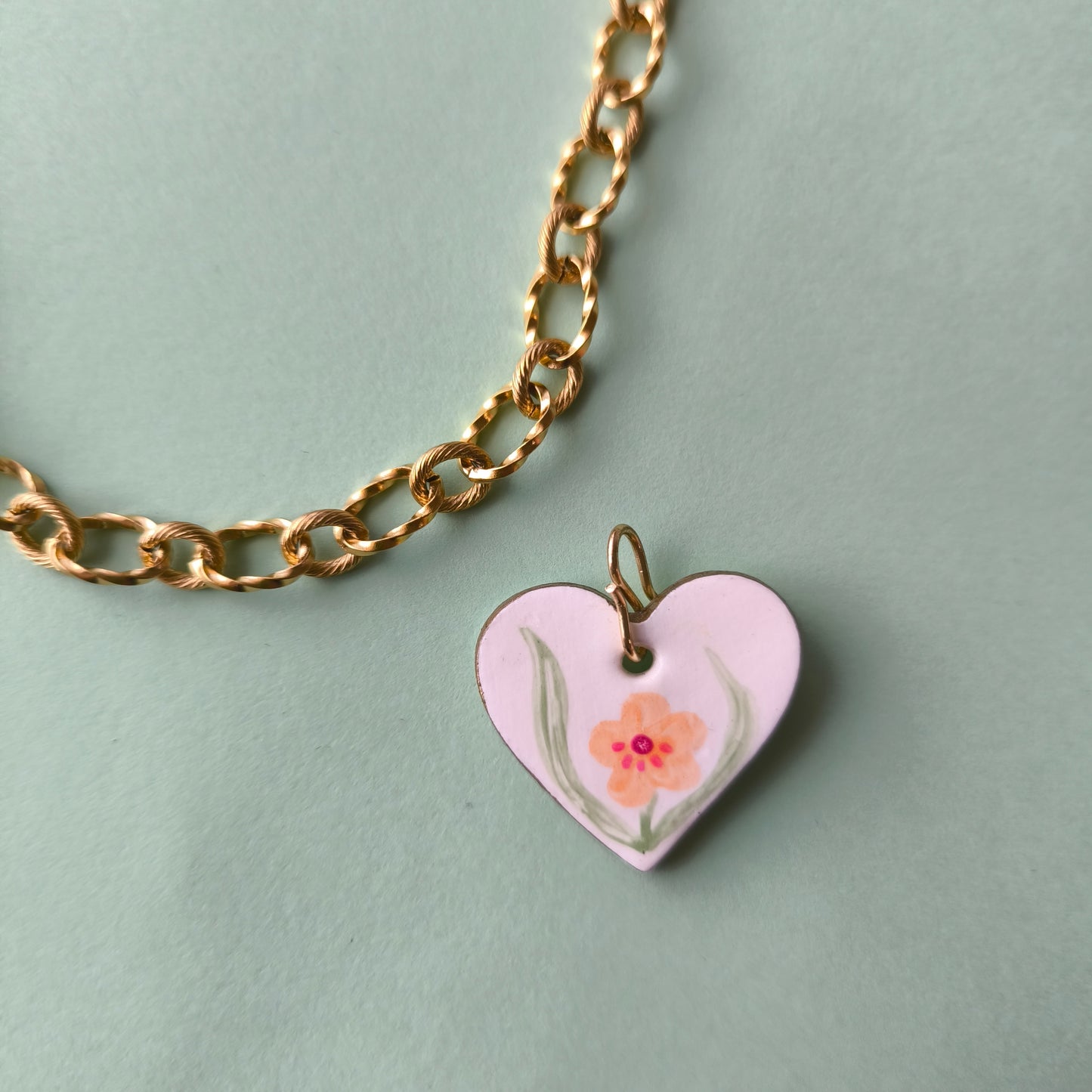 Charm artesanales en arcilla polimérica. Hipoalergenicos, livianos. Hechos en España. Stock limitado. Acero inoxidable. Pintado a mano