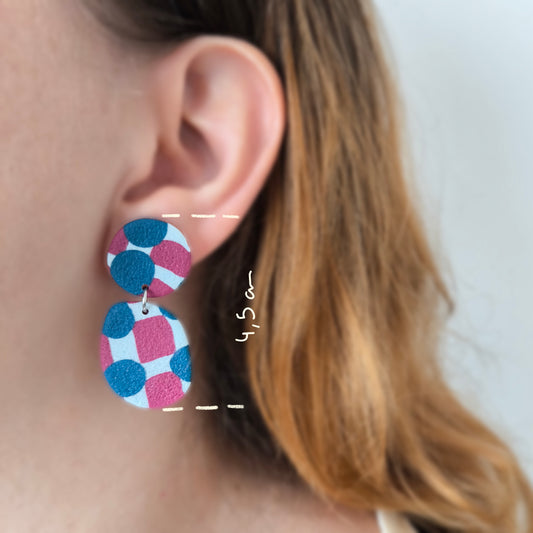 Pendiente artesanal en arcilla polimérica con relieve. Hipoalergenicos, livianos. Hechos en España. Stock limitado. Acero inoxidable.