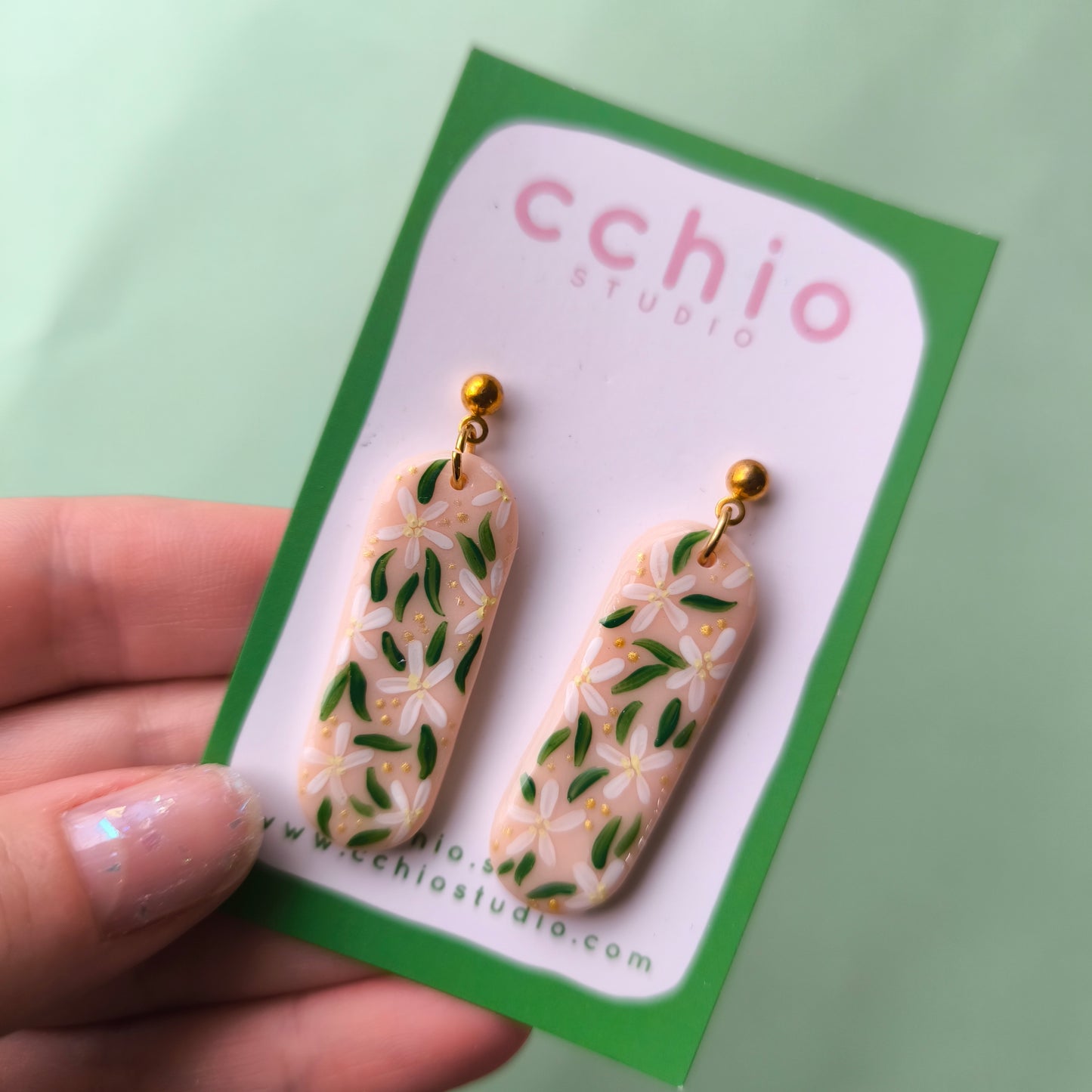 pendiente artesanal en arcilla polimérica. Hipoalergenicos, livianos. Hechos en España. Stock limitado. Acero inoxidable. pintado a mano