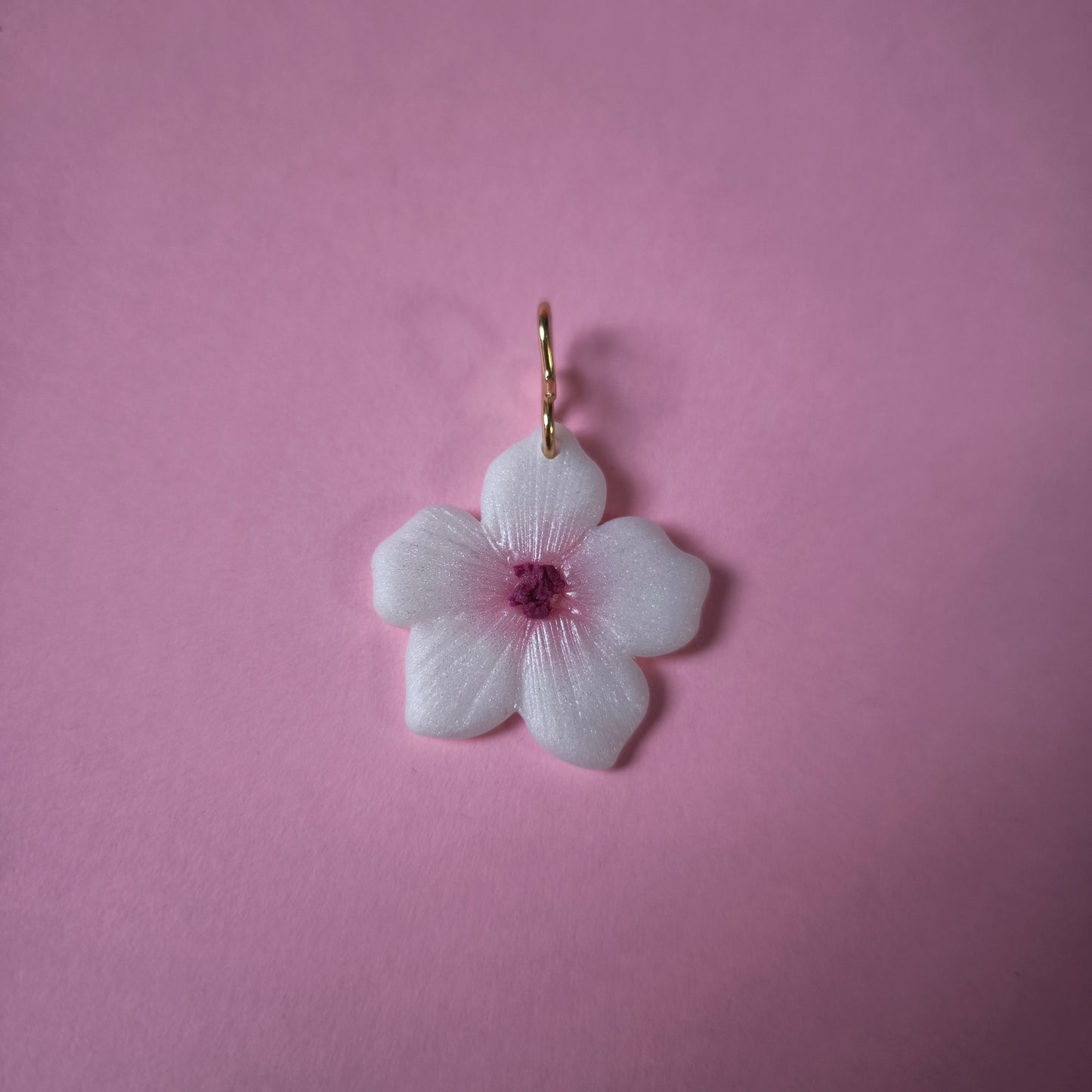 Charm artesanal floral en arcilla polimérica hecho en España. Acero inoxidable. Livianos. Stock limitado