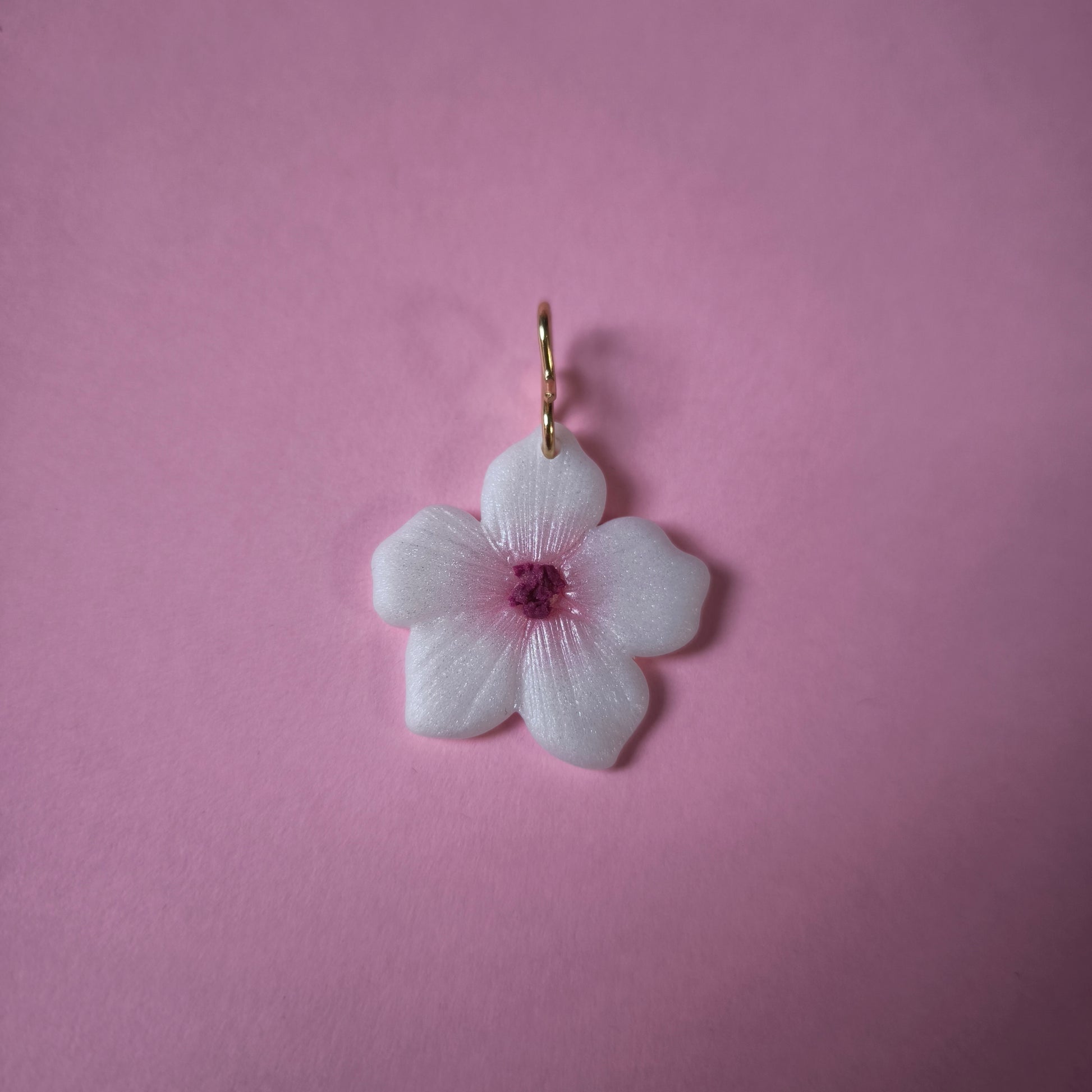 Charm artesanal floral en arcilla polimérica hecho en España. Acero inoxidable. Livianos. Stock limitado