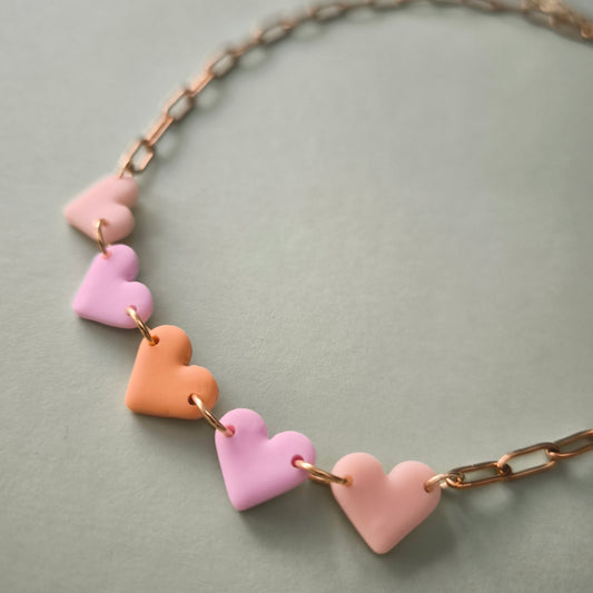 Collar artesanal corazon en arcilla polimérica, hecho en España. Acero inoxidable. Livianos. Stock limitado. Naranja y rosa.