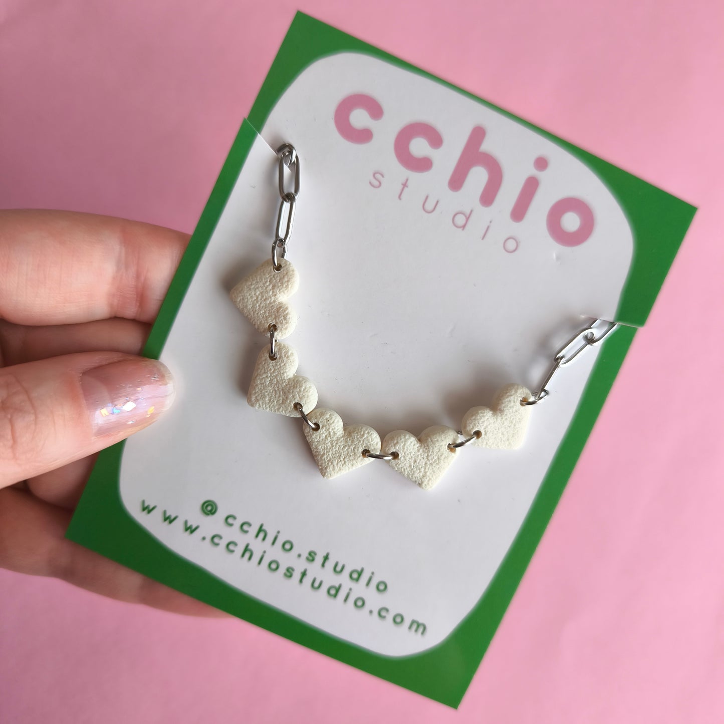 Collar artesanal en arcilla polimérica con relieve. Hipoalergenicos, livianos. Hechos en España. Stock limitado. Acero inoxidable. 