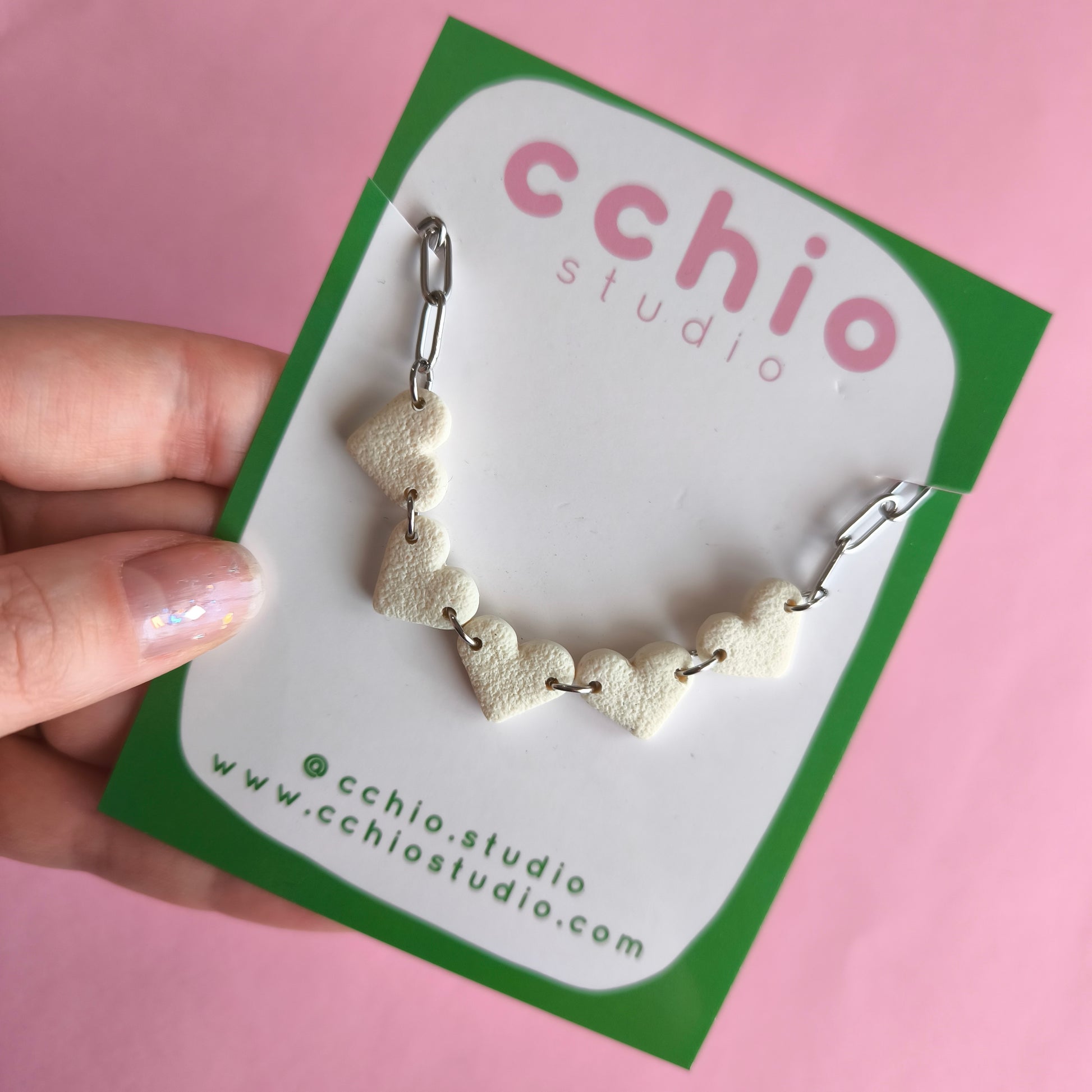 Collar artesanal en arcilla polimérica con relieve. Hipoalergenicos, livianos. Hechos en España. Stock limitado. Acero inoxidable. 