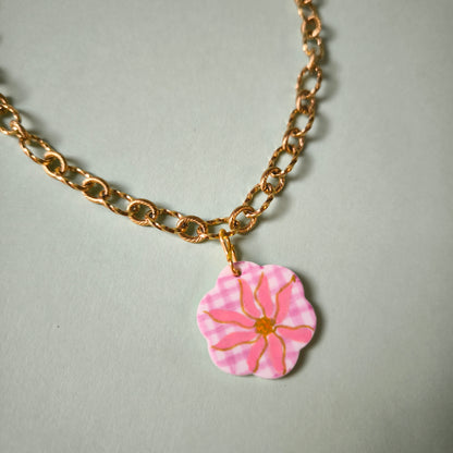 Collar charm flor cuadrilla y flor en rosa y dorado (único)