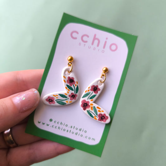 Pendientes pintados a mano corazón mix flores púrpura naranja y verde