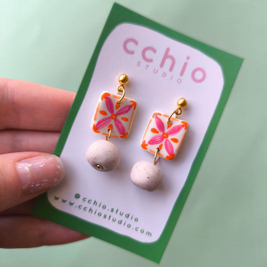 Pendientes pintados a mano mosaico fucsia y naranja