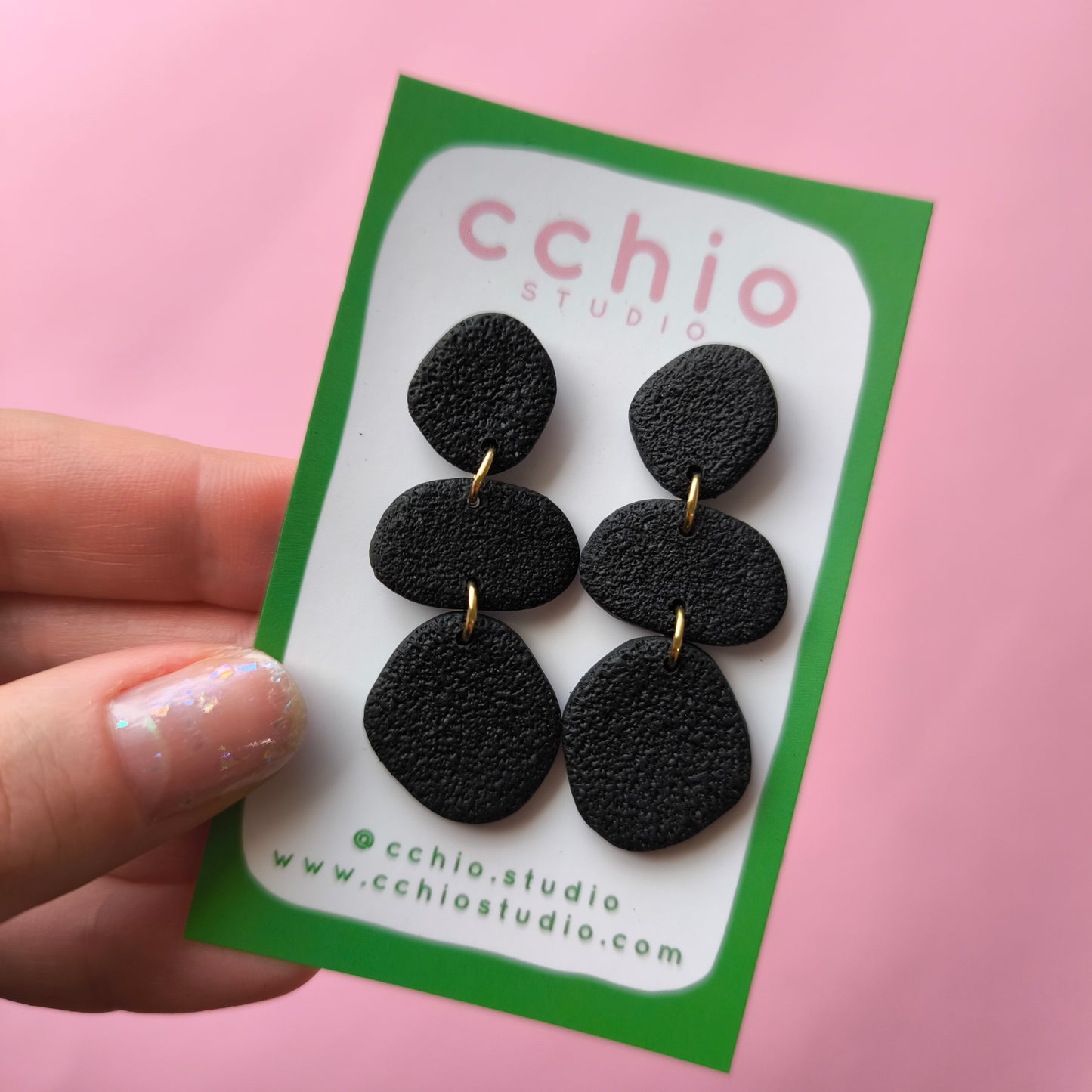 Pendiente Cora blanco negro textura