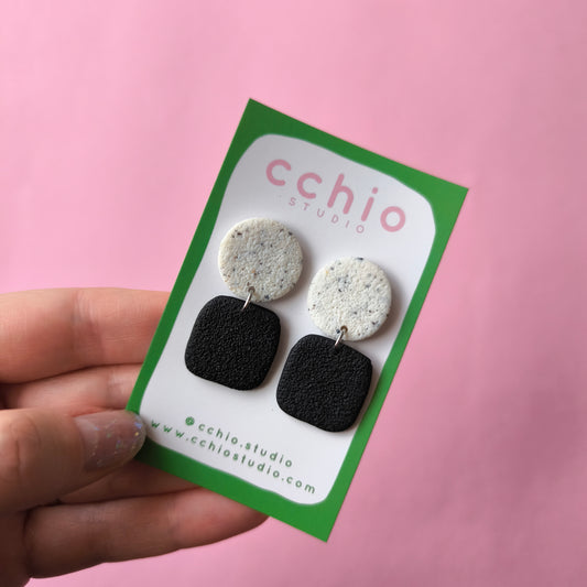 Pendiente Inés negro con blanco