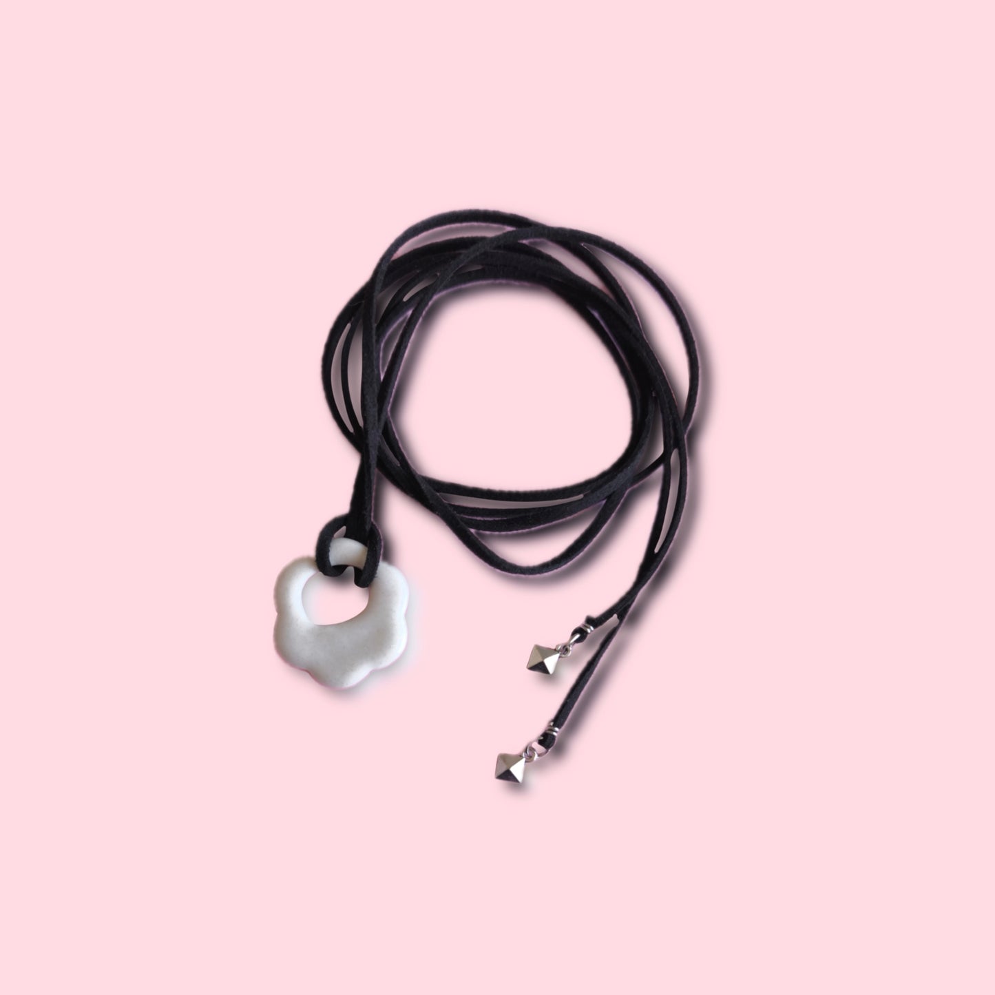 Collar Cordelia Flor blanca con glitter dorado