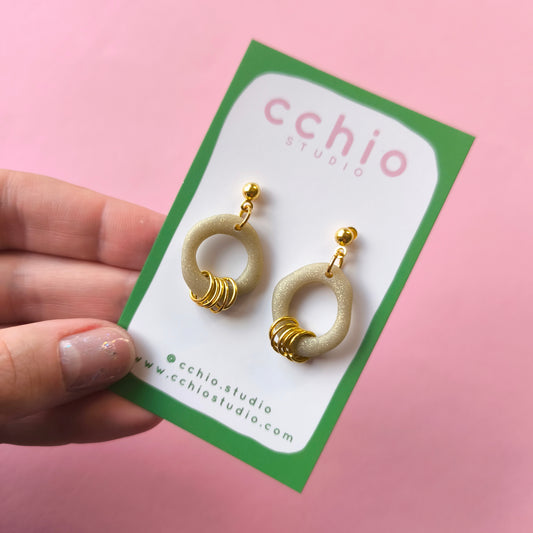 Pendientes artesanales en arcilla polimérica. Hipoalergenicos, livianos. Hechos en España. Stock limitado. Acero inoxidable