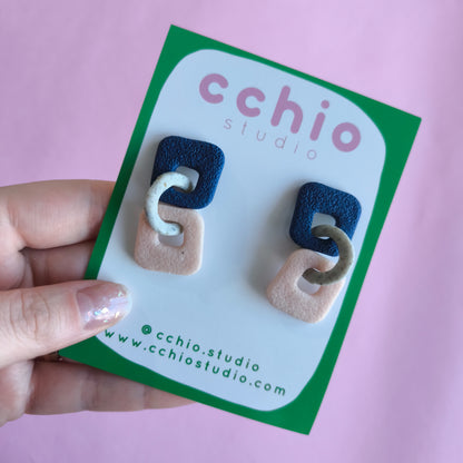 Pendiente artesanal hecho a mano con arcilla polimerica en España. Acero inoxidable