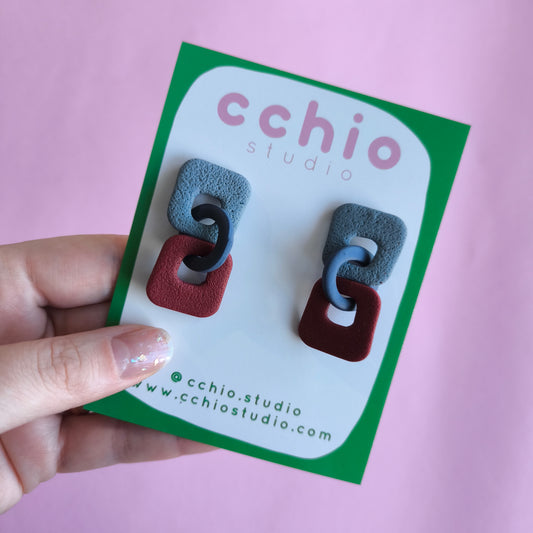 Pendiente artesanal hecho a mano con arcilla polimerica en España. Acero inoxidable