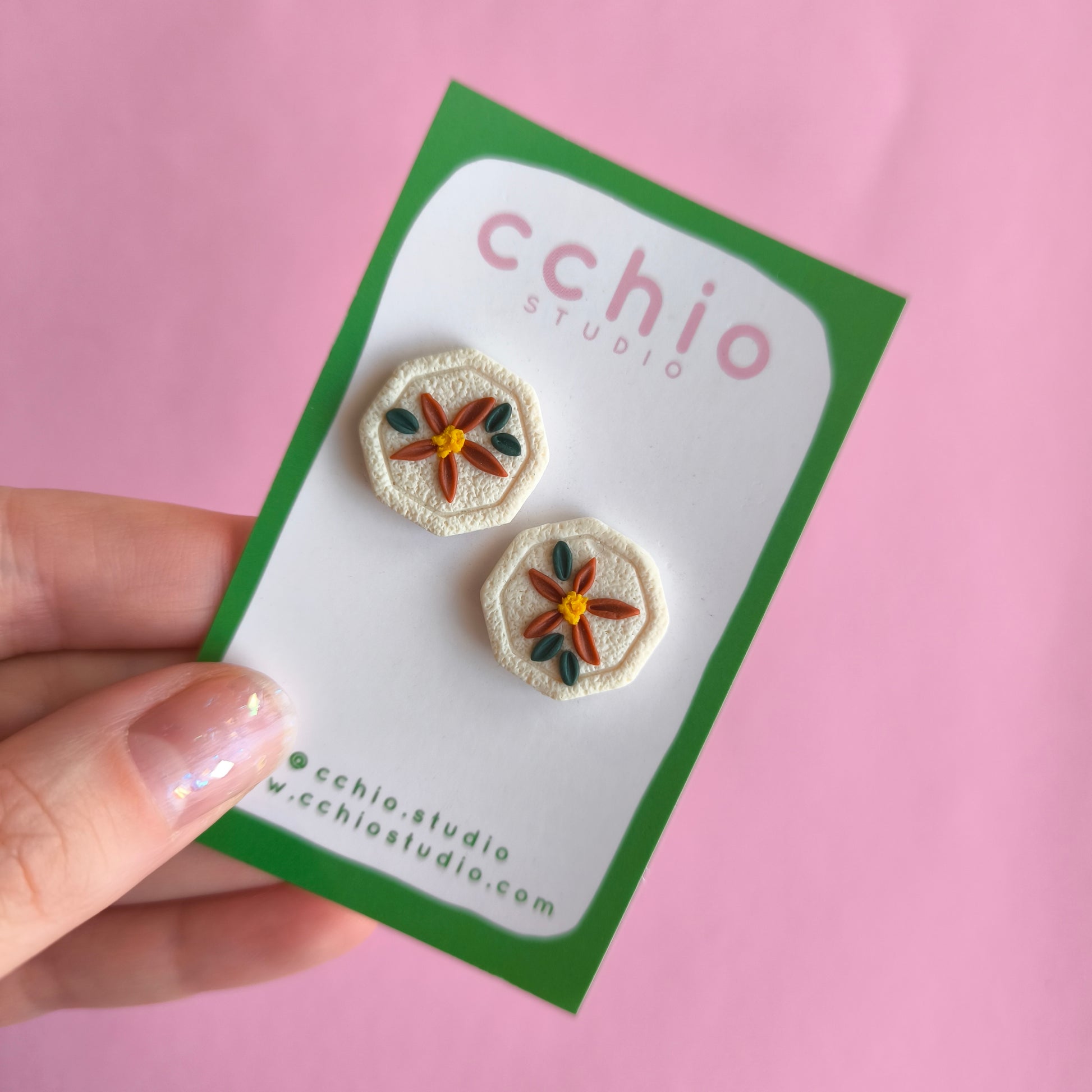 Pendiente artesanal en arcilla polimérica con relieve. Hipoalergenicos, livianos. Hechos en España. Stock limitado. Acero inoxidable. 