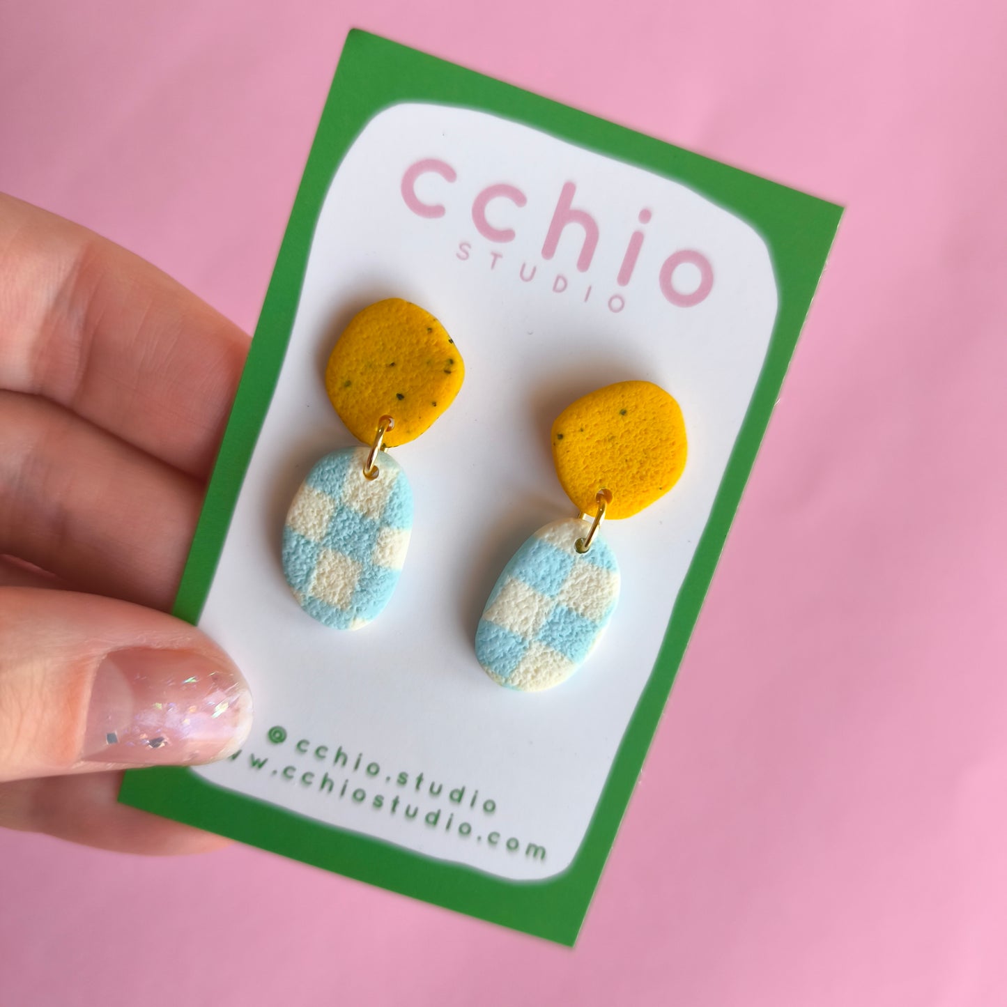 Pendiente artesanal en arcilla polimérica con relieve. Hipoalergenicos, livianos. Hechos en España. Stock limitado. Acero inoxidable. 