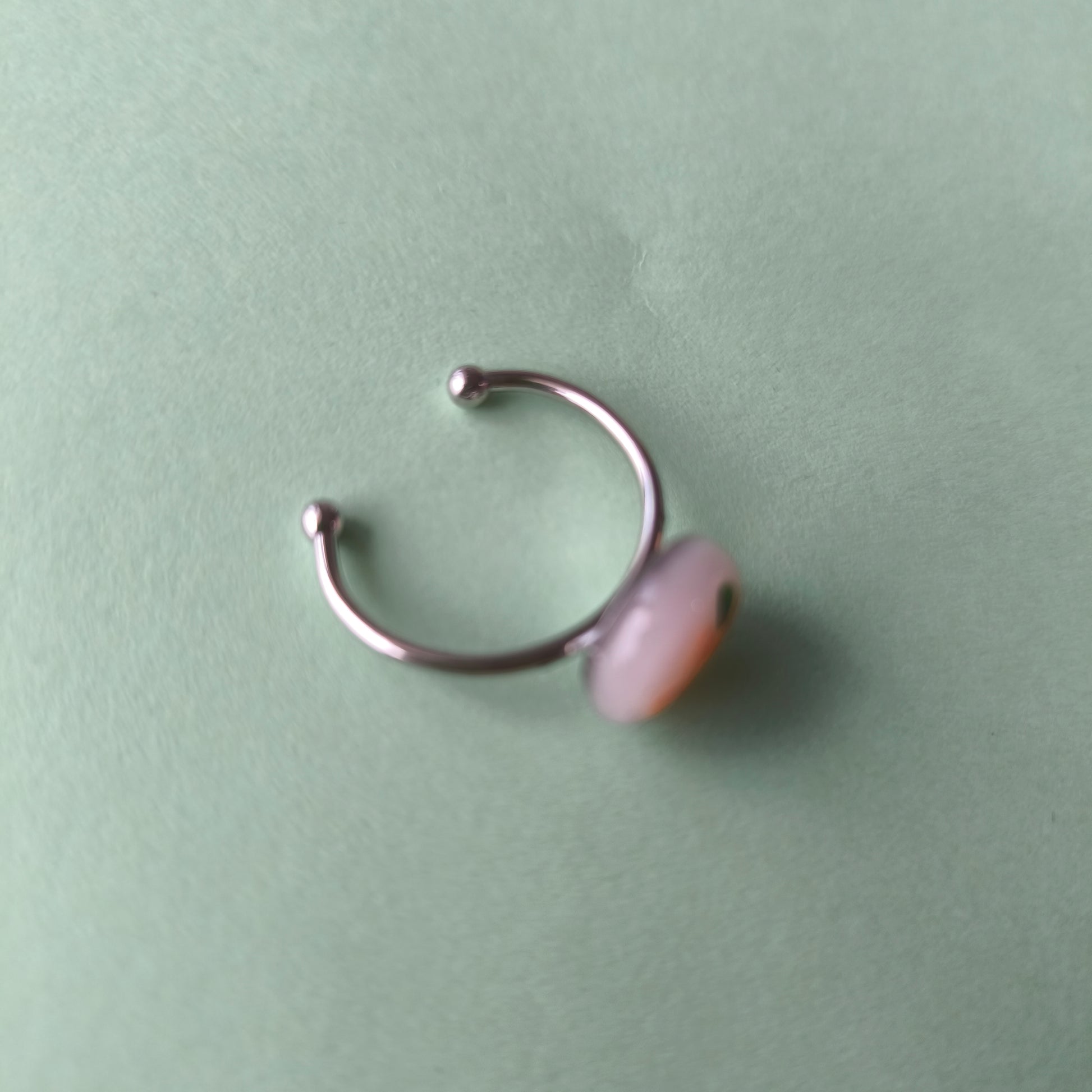 anillo artesanal en arcilla polimérica con relieve. Hipoalergenicos, livianos. Hechos en España. Stock limitado. Acero inoxidable.  Pintado a mano