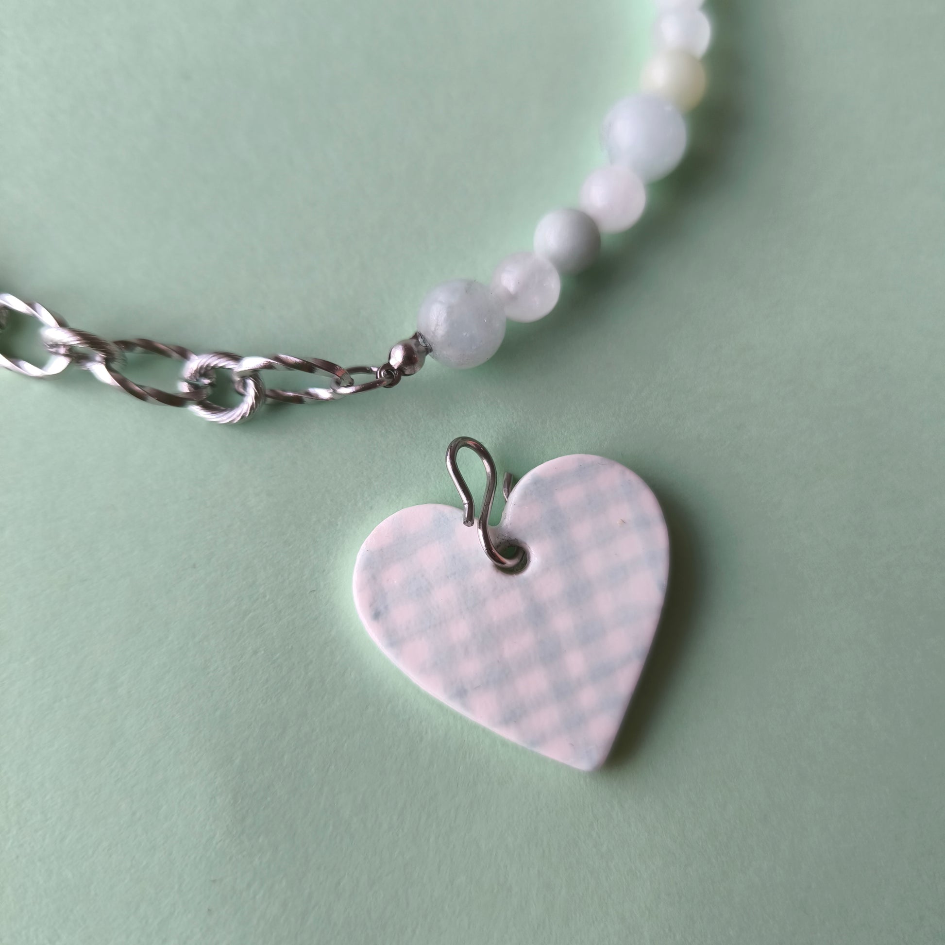 Charm artesanales en arcilla polimérica. Hipoalergenicos, livianos. Hechos en España. Stock limitado. Acero inoxidable. Pintado a mano