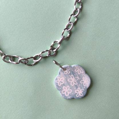 Charm artesanales en arcilla polimérica. Hipoalergenicos, livianos. Hechos en España. Stock limitado. Acero inoxidable. Pintado a mano