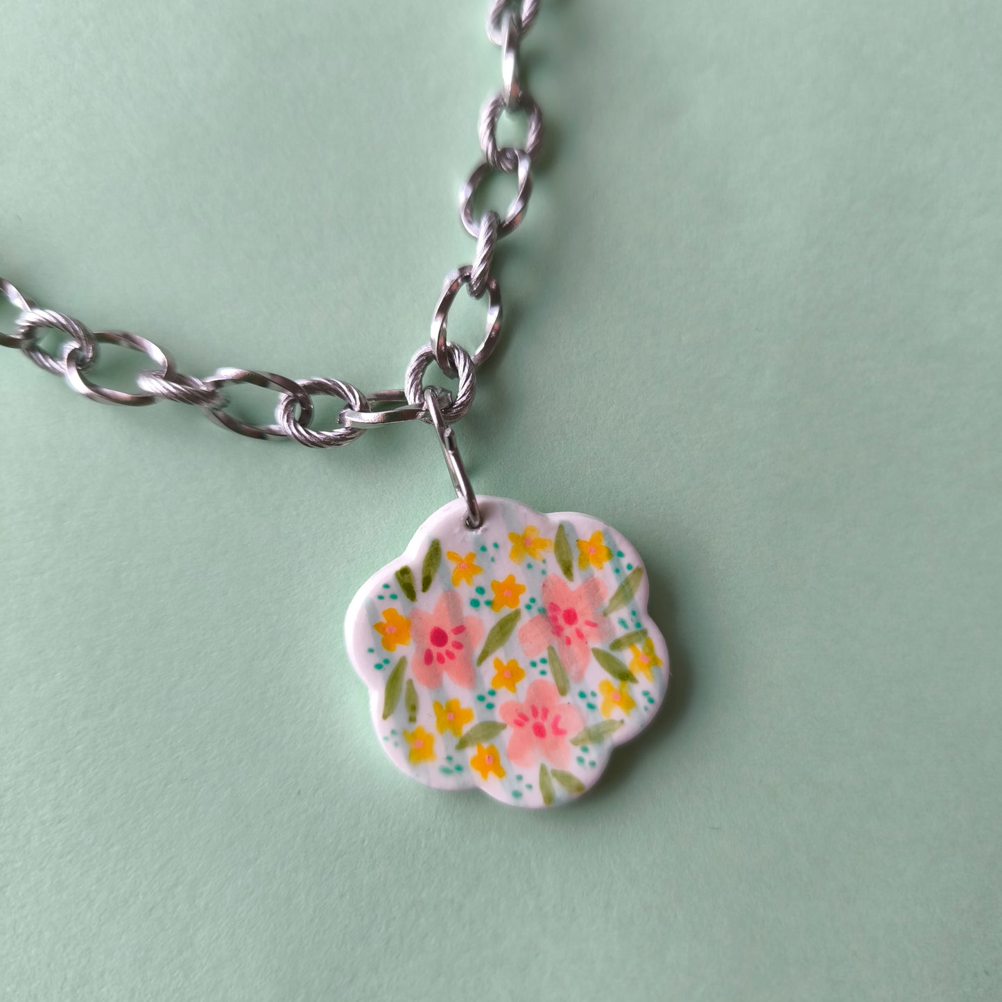 collar artesanales en arcilla polimérica. Hipoalergenicos, livianos. Hechos en España. Stock limitado. Acero inoxidable. Pintado a mano