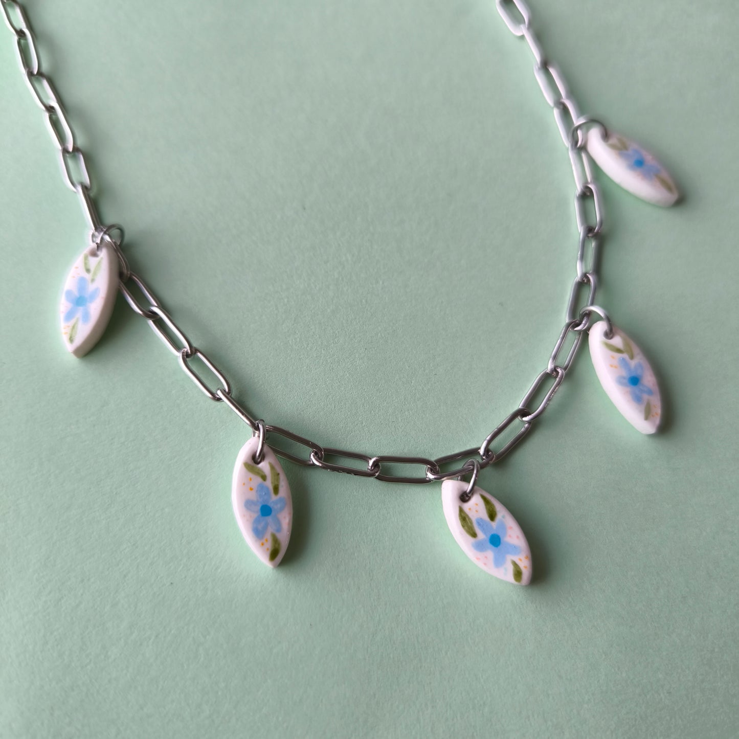 collar artesanales en arcilla polimérica. Hipoalergenicos, livianos. Hechos en España. Stock limitado. Acero inoxidable. Pintado a mano