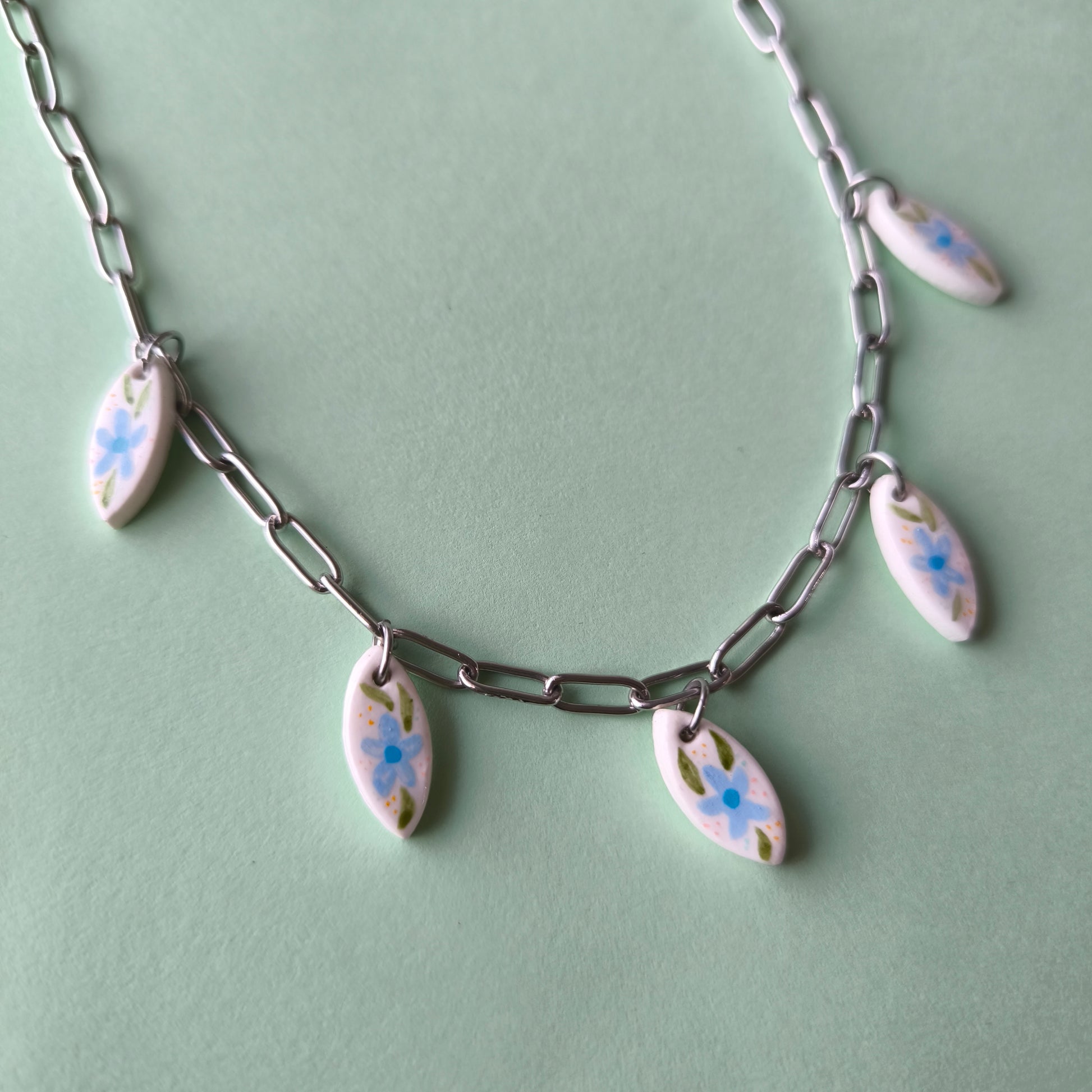 collar artesanales en arcilla polimérica. Hipoalergenicos, livianos. Hechos en España. Stock limitado. Acero inoxidable. Pintado a mano