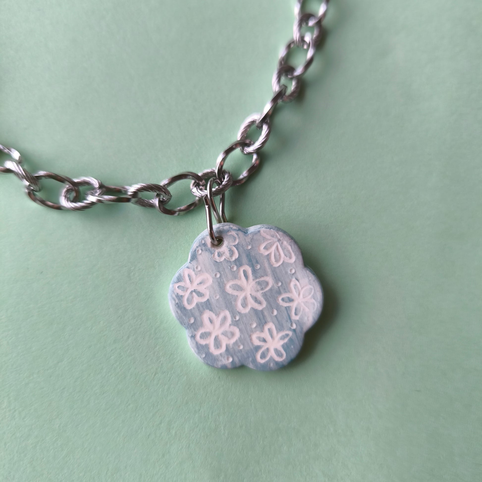 collar artesanales en arcilla polimérica. Hipoalergenicos, livianos. Hechos en España. Stock limitado. Acero inoxidable. Pintado a mano