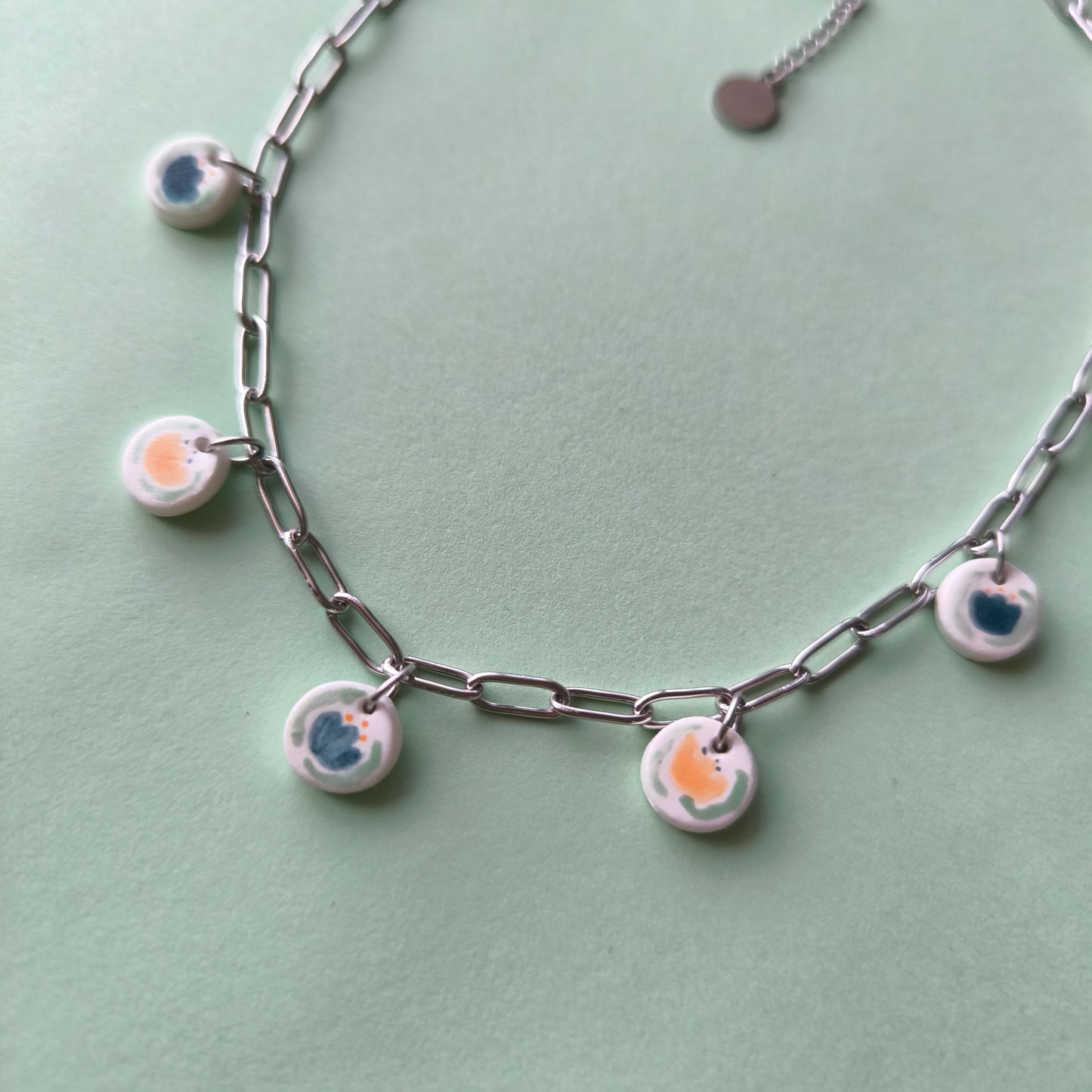 collar artesanales en arcilla polimérica. Hipoalergenicos, livianos. Hechos en España. Stock limitado. Acero inoxidable. Pintado a mano