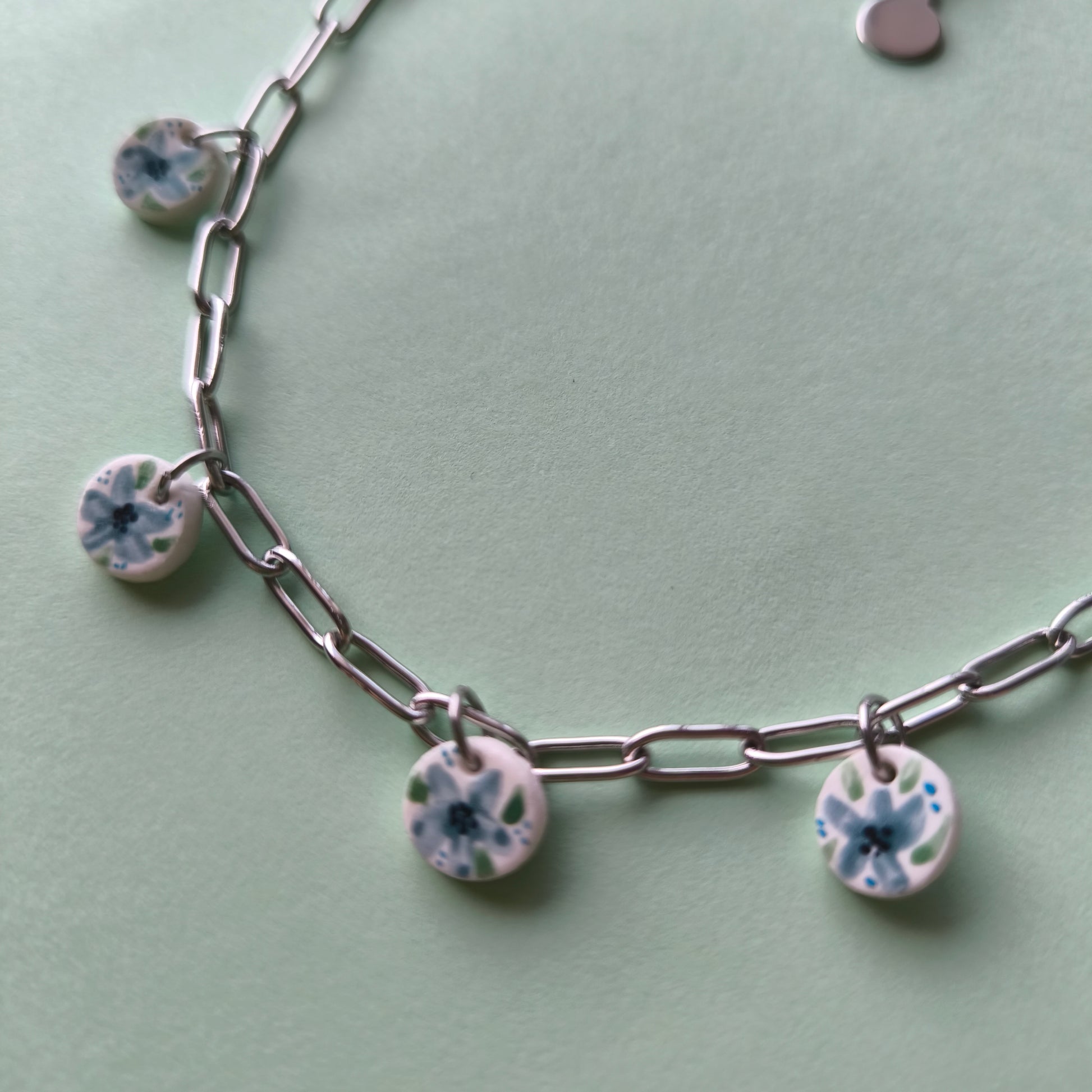 collar artesanales en arcilla polimérica. Hipoalergenicos, livianos. Hechos en España. Stock limitado. Acero inoxidable. Pintado a mano