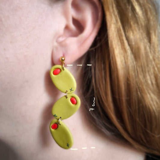 Pendientes artesanales en arcilla polimérica forma olivas. Hipoalergenicos, livianos. Hechos en España. Stock limitado. Acero inoxidable
