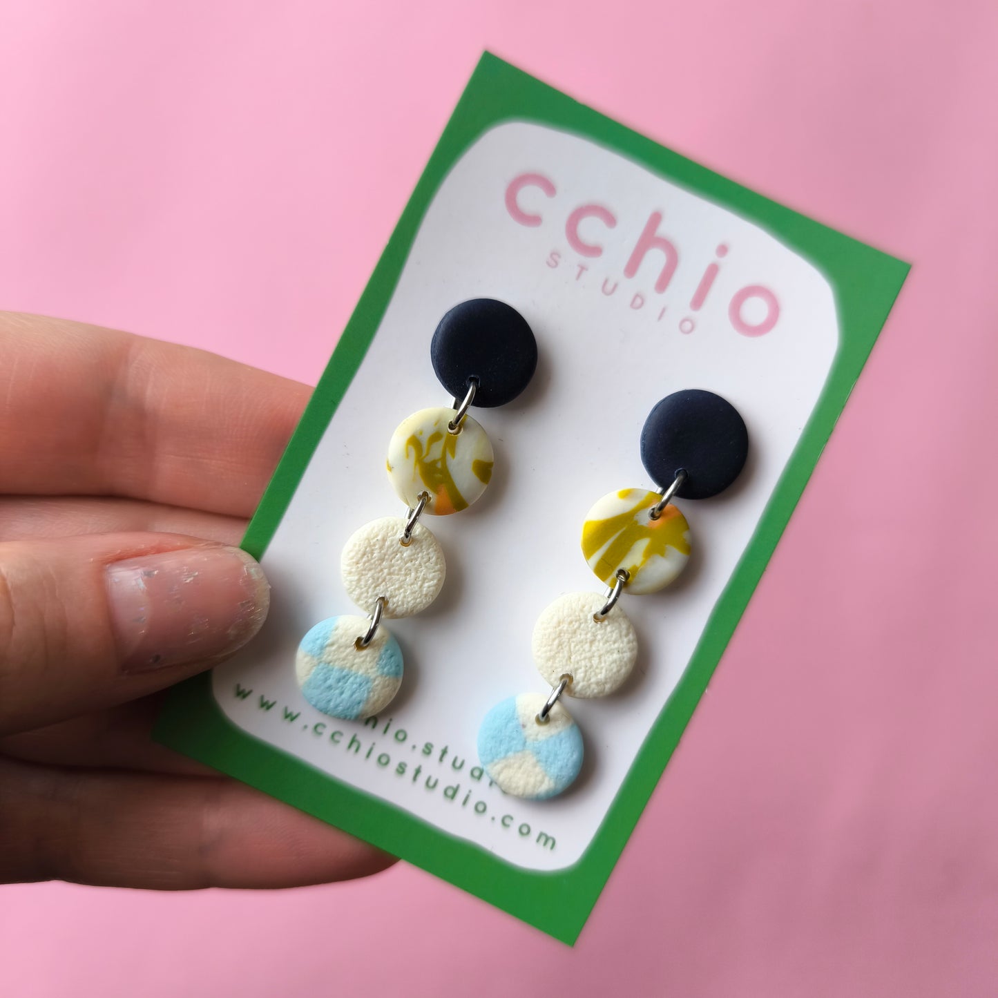 pendiente artesanal en arcilla polimérica. Hipoalergenicos, livianos. Hechos en España. Stock limitado. Acero inoxidable.