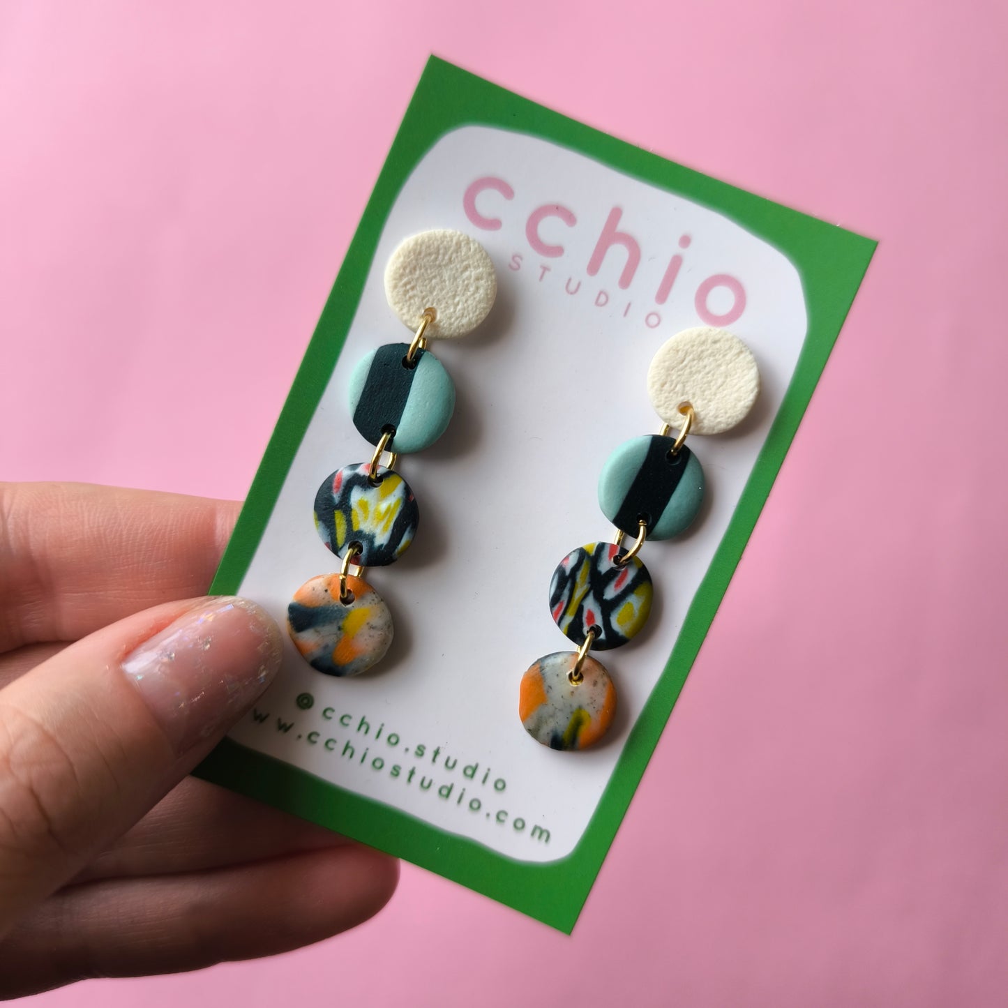 pendiente artesanal en arcilla polimérica. Hipoalergenicos, livianos. Hechos en España. Stock limitado. Acero inoxidable.