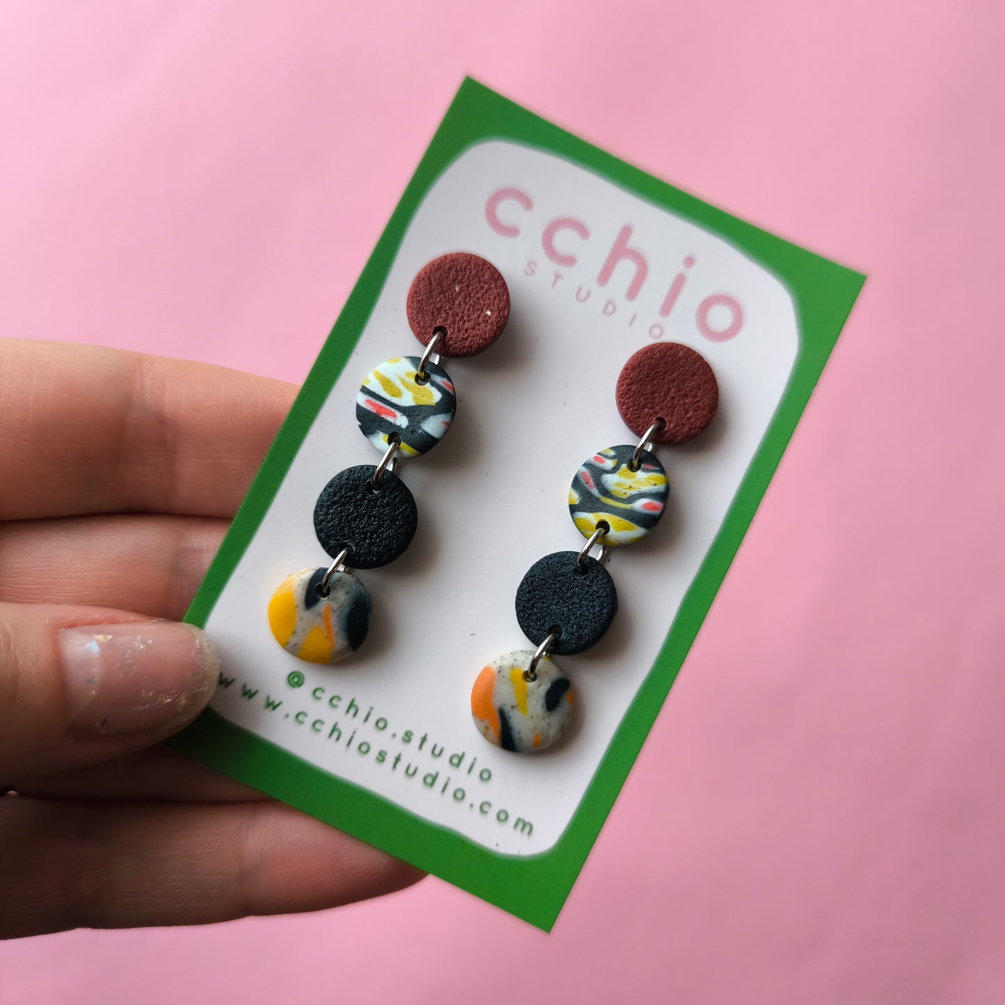 pendiente artesanal en arcilla polimérica. Hipoalergenicos, livianos. Hechos en España. Stock limitado. Acero inoxidable.