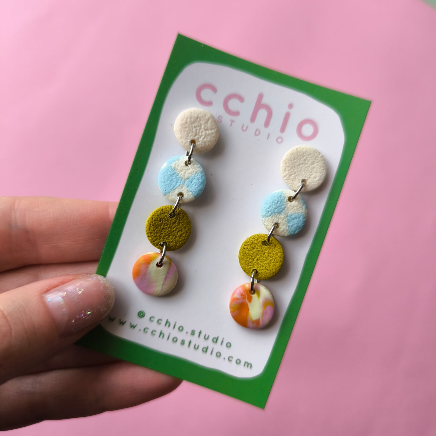 pendiente artesanal en arcilla polimérica. Hipoalergenicos, livianos. Hechos en España. Stock limitado. Acero inoxidable.