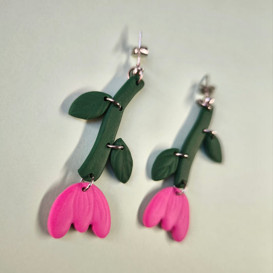 Pendientes artesanales en arcilla polimérica flor tulipan. Hipoalergenicos, livianos. Hechos en España. Stock limitado. Acero inoxidable