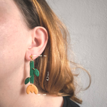 Pendientes artesanales en arcilla polimérica flor tulipan. Hipoalergenicos, livianos. Hechos en España. Stock limitado. Acero inoxidable
