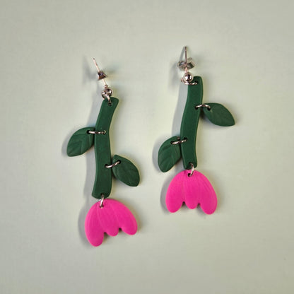 Pendientes artesanales en arcilla polimérica flor tulipan. Hipoalergenicos, livianos. Hechos en España. Stock limitado. Acero inoxidable