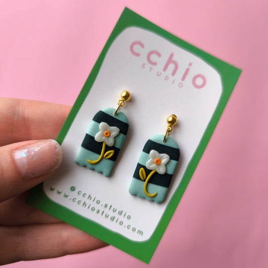 Pendientes artesanales en arcilla polimérica con relieve. Hipoalergenicos, livianos. Hechos en España. Stock limitado. Acero inoxidable. 