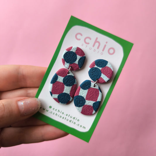 Pendiente artesanal en arcilla polimérica con relieve. Hipoalergenicos, livianos. Hechos en España. Stock limitado. Acero inoxidable. 