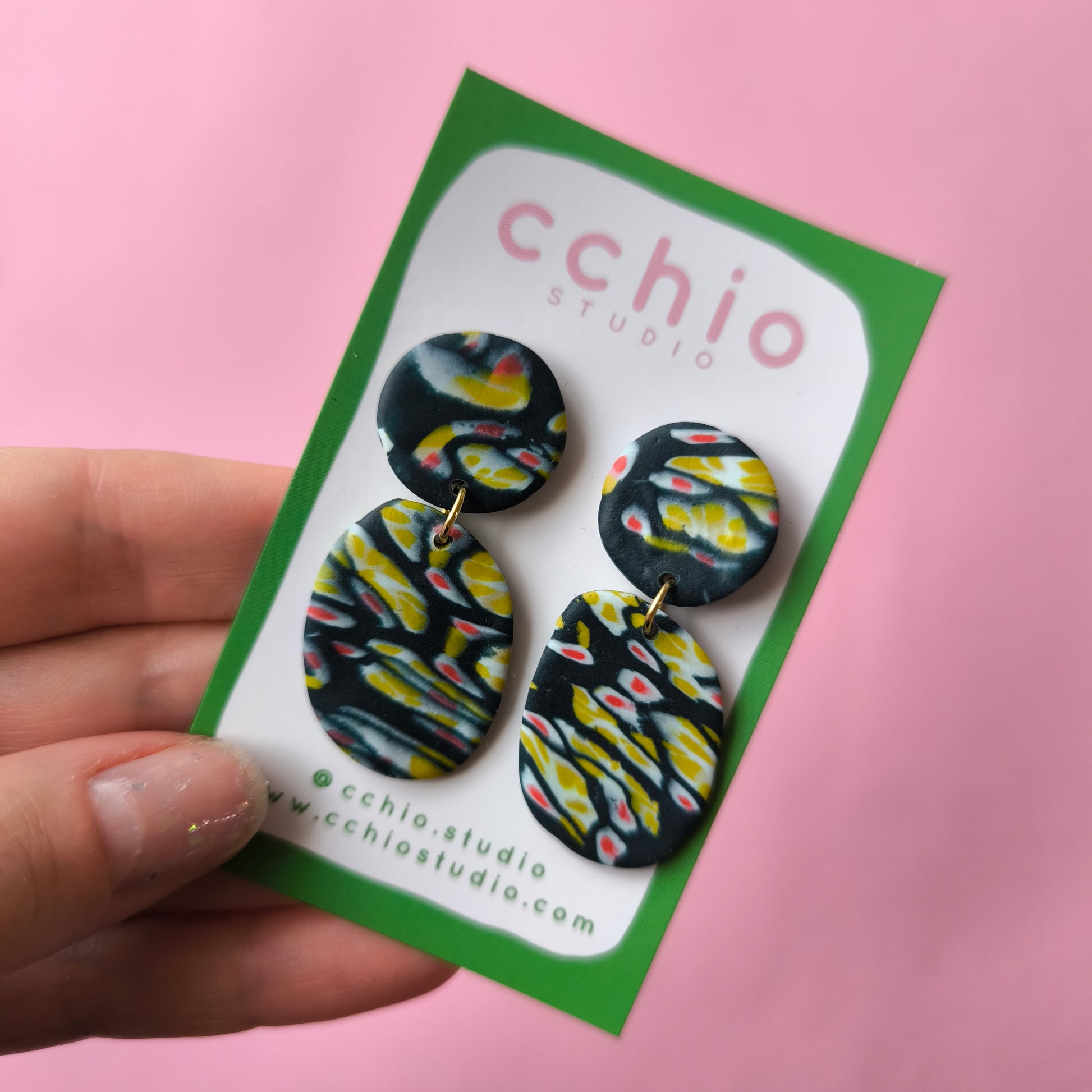 Pendiente artesanal en arcilla polimérica con relieve. Hipoalergenicos, livianos. Hechos en España. Stock limitado. Acero inoxidable. 