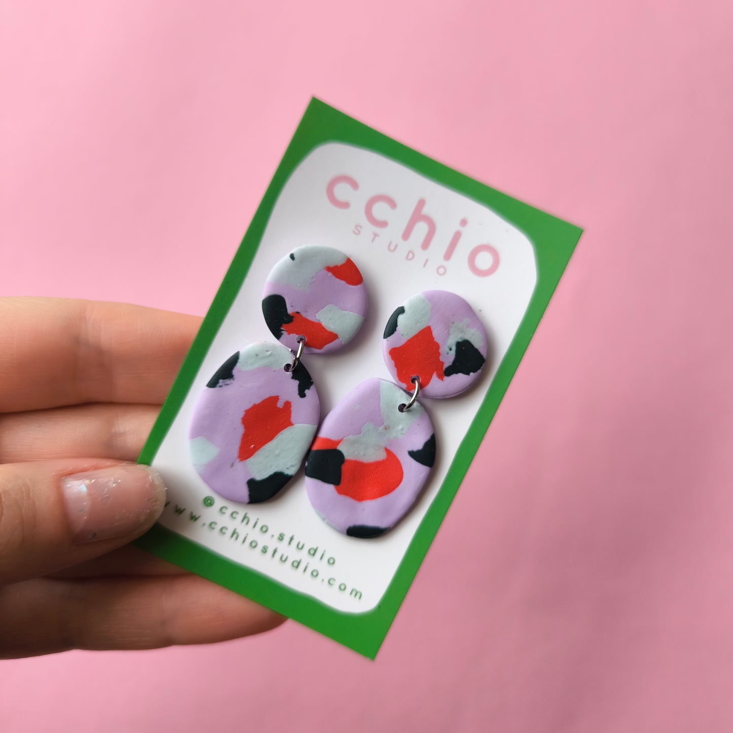 Pendiente artesanal en arcilla polimérica con relieve. Hipoalergenicos, livianos. Hechos en España. Stock limitado. Acero inoxidable. 