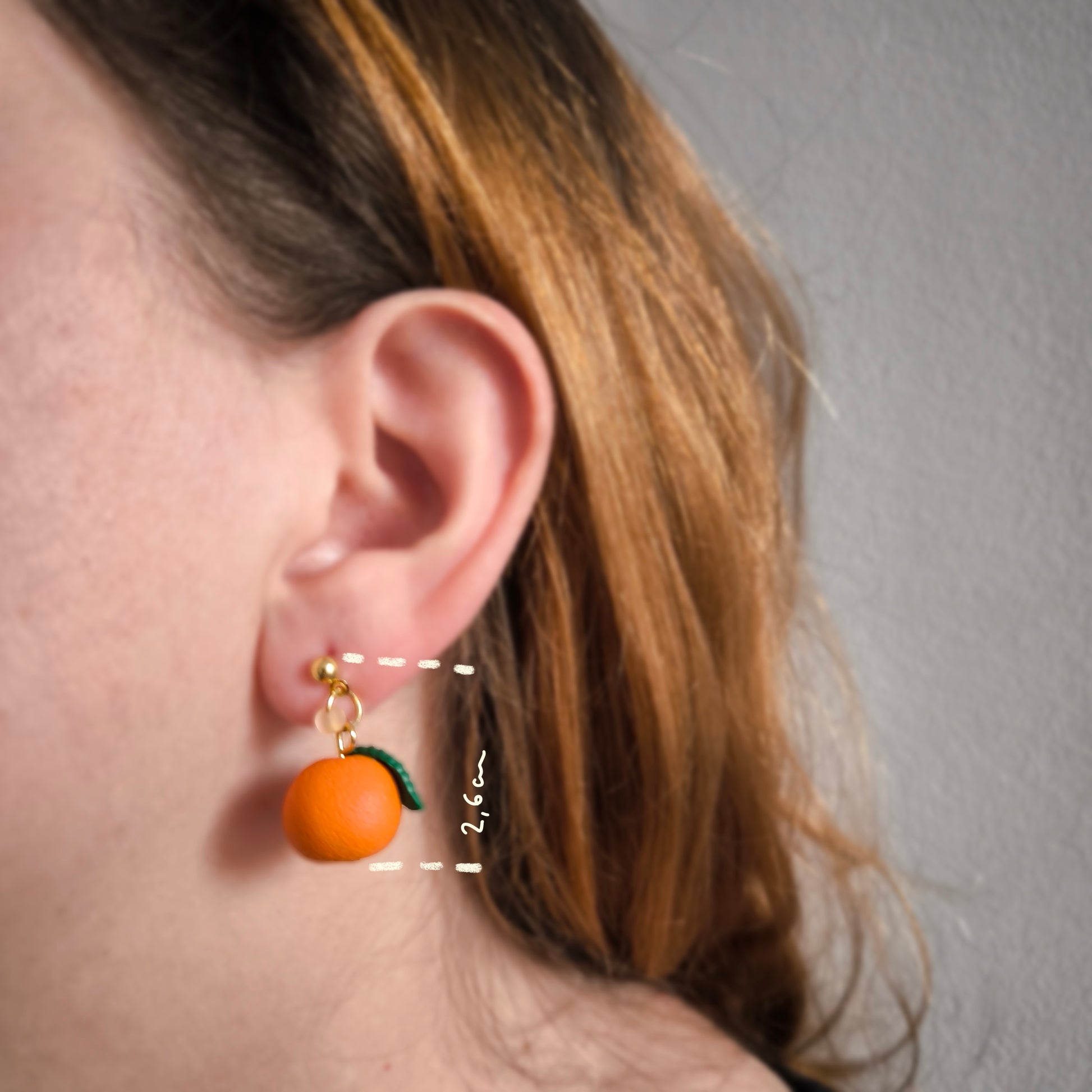 Pendientes artesanales en arcilla polimérica forma naranjas. Hipoalergenicos, livianos. Hechos en España. Stock limitado. Acero inoxidable