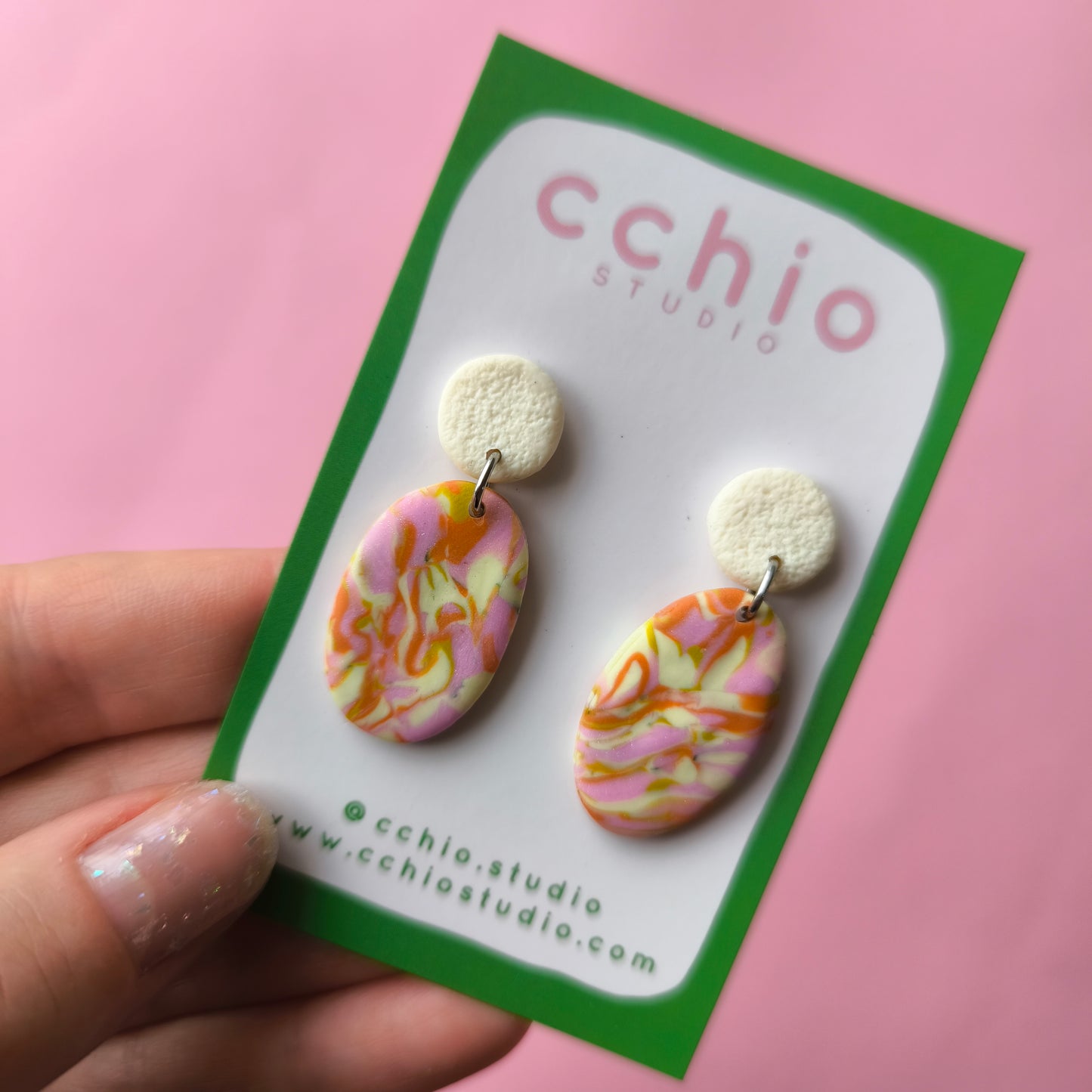 Pendiente artesanal en arcilla polimérica. Hipoalergenicos, livianos. Hechos en España. Stock limitado. Acero inoxidable. 